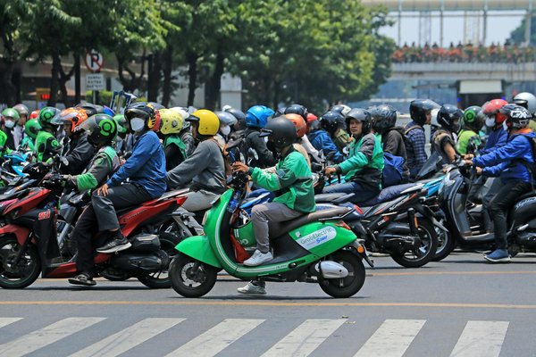 Quels sont les avantages des amortisseurs à gaz pour une Honda CB500X en conditions tout-terrain ?