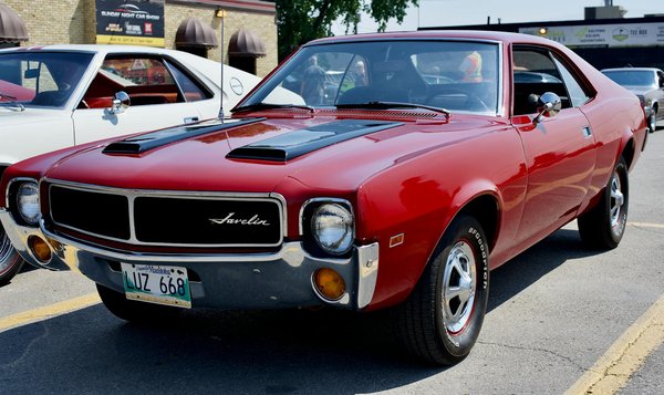 Quelles sont les meilleures pratiques pour entretenir la chaîne d'une moto de type cruiser en milieu salin ?